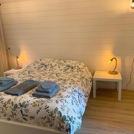 Tiny House Tussen De Grachten Sneek Exterior foto